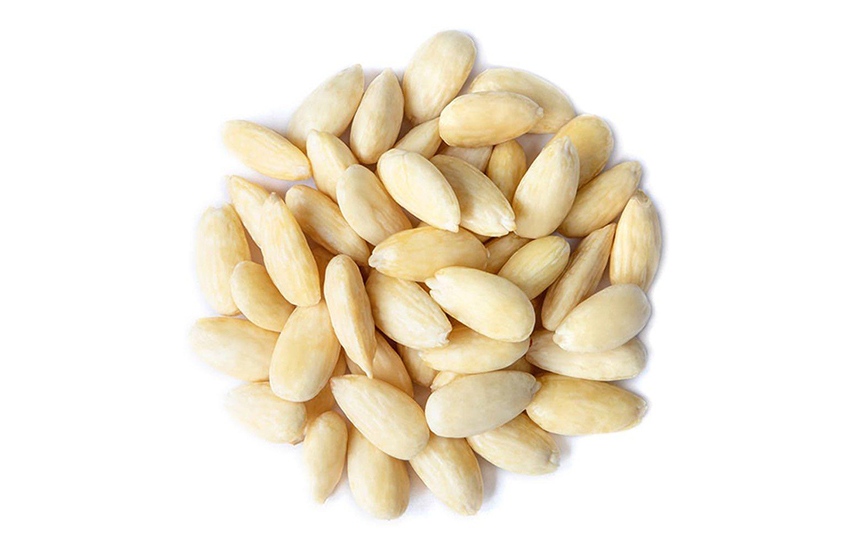 Peeled almonds